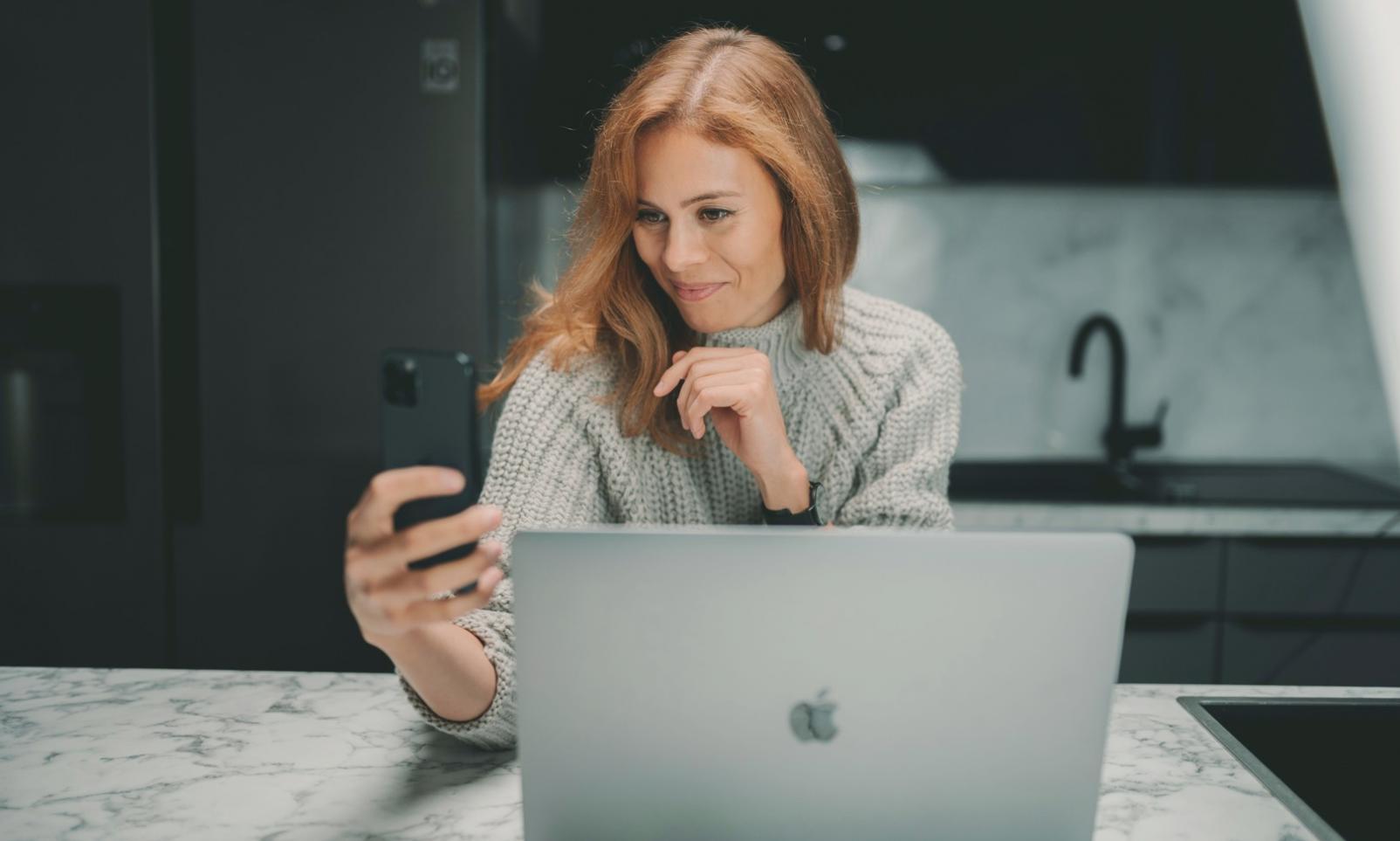 Analyse collaborative de documents financiers dans un environnement de travail professionnel